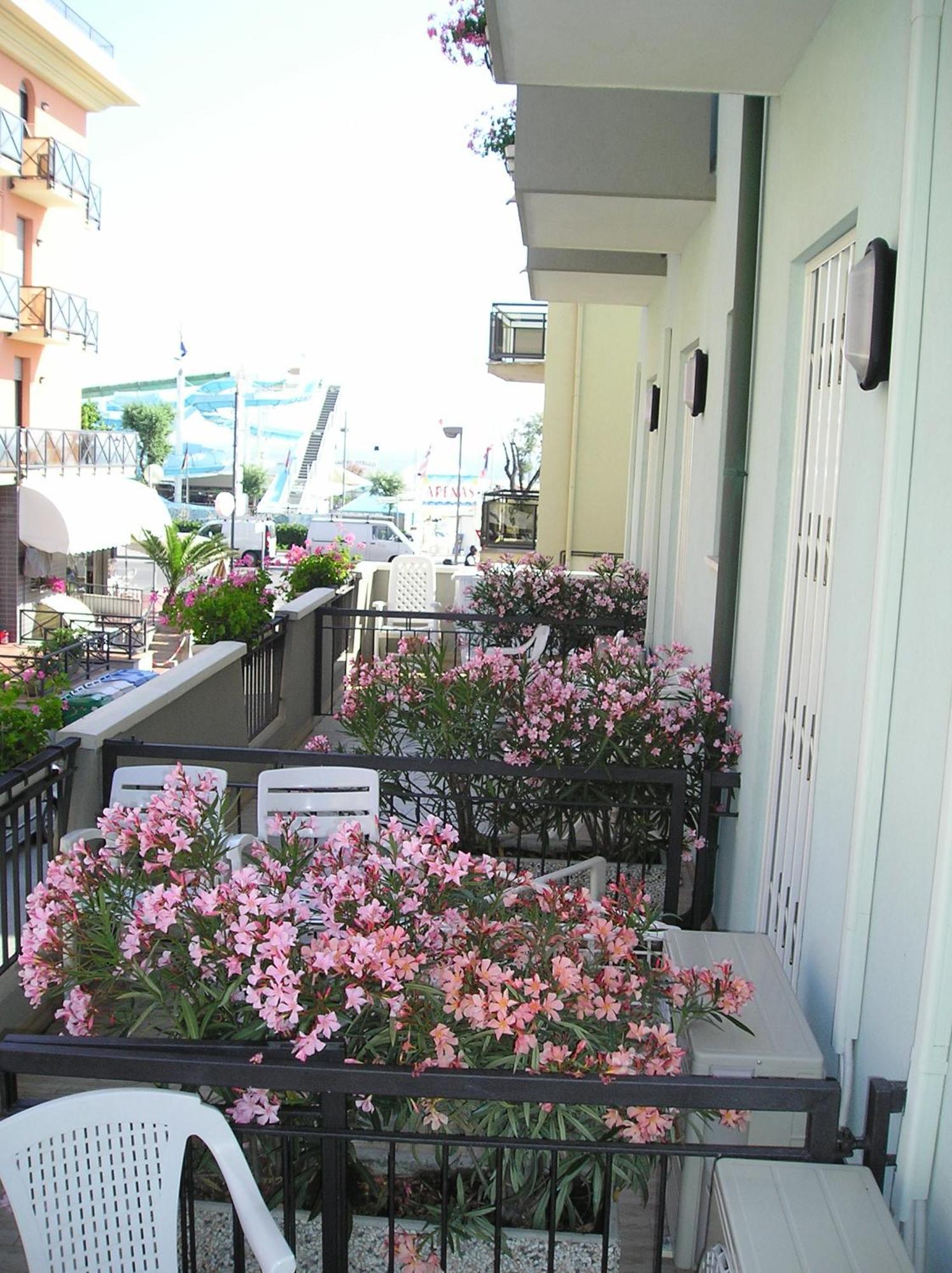 Hotel Villa Dei Gerani Rimini Dış mekan fotoğraf