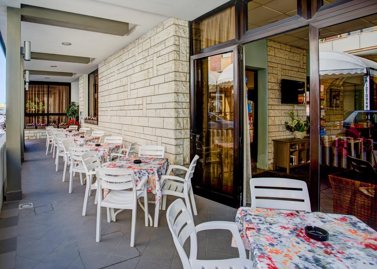 Hotel Villa Dei Gerani Rimini Dış mekan fotoğraf