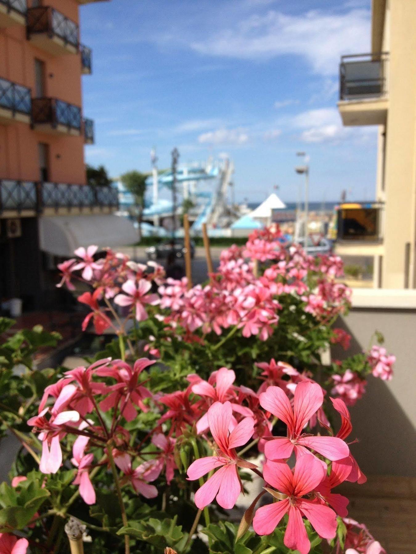 Hotel Villa Dei Gerani Rimini Dış mekan fotoğraf