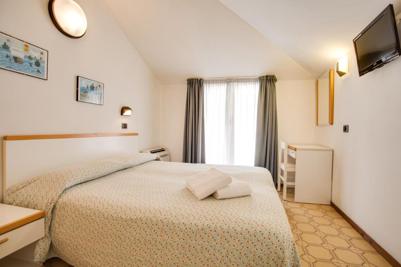 Hotel Villa Dei Gerani Rimini Dış mekan fotoğraf